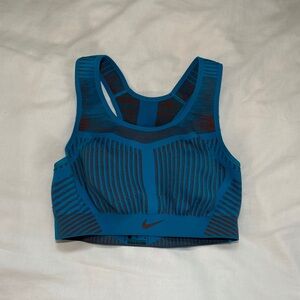 Nike FE/NOM Flyknit Sports Bra